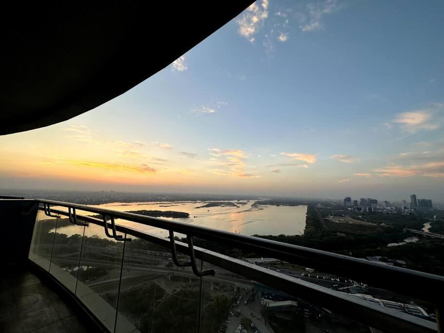 Cloud Stay@41St Floor Noida Bagian luar foto