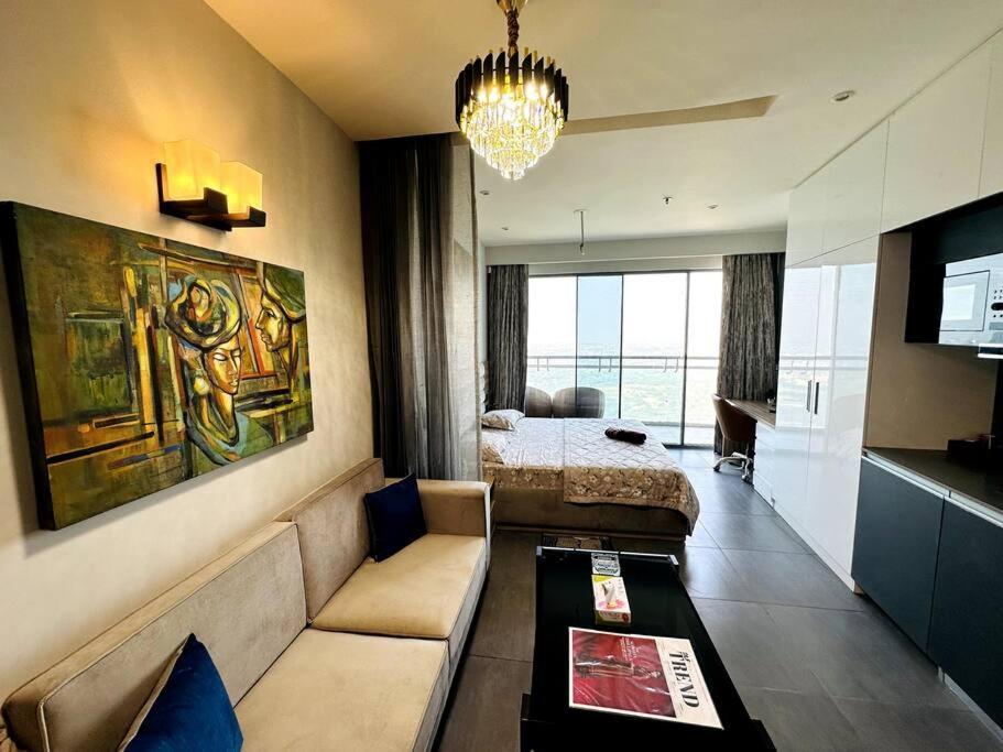 Cloud Stay@41St Floor Noida Bagian luar foto