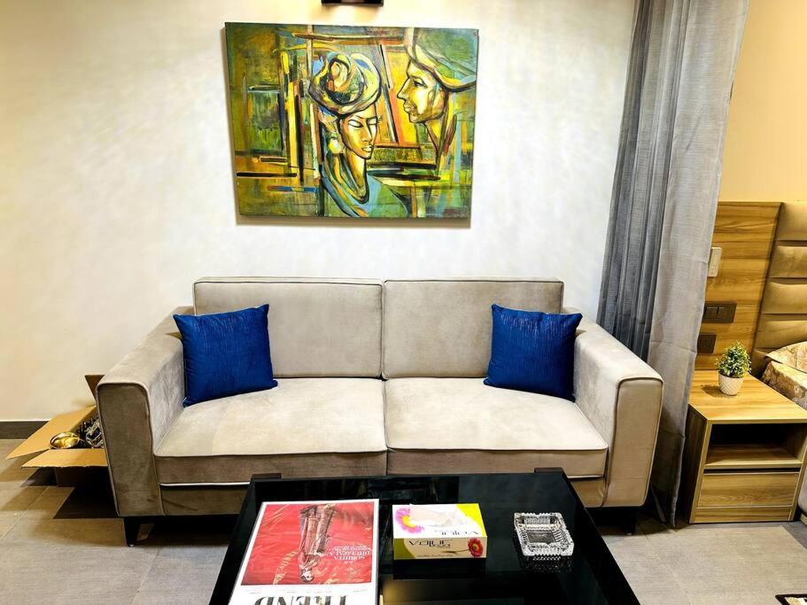 Cloud Stay@41St Floor Noida Bagian luar foto
