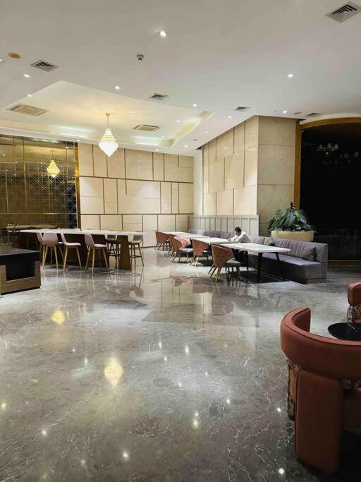 Cloud Stay@41St Floor Noida Bagian luar foto